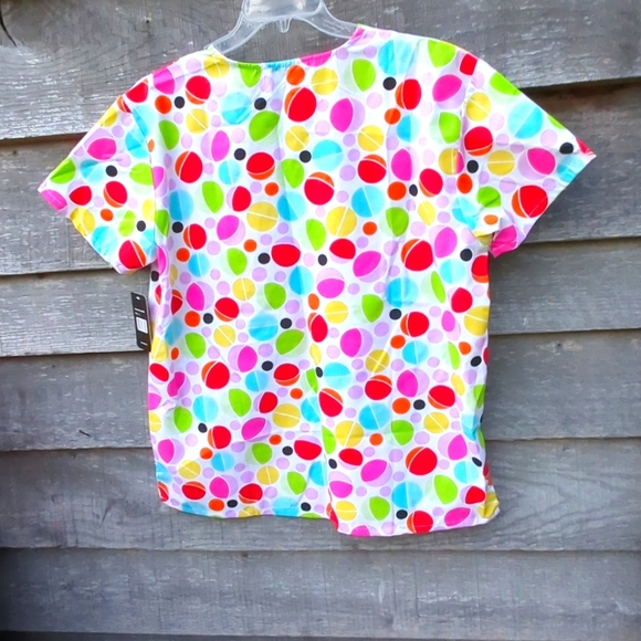 🆕🩺💉Medical Scrub Top 3 Pocket Just Love White Background Multi Color Circl… - Picture 2 of 9